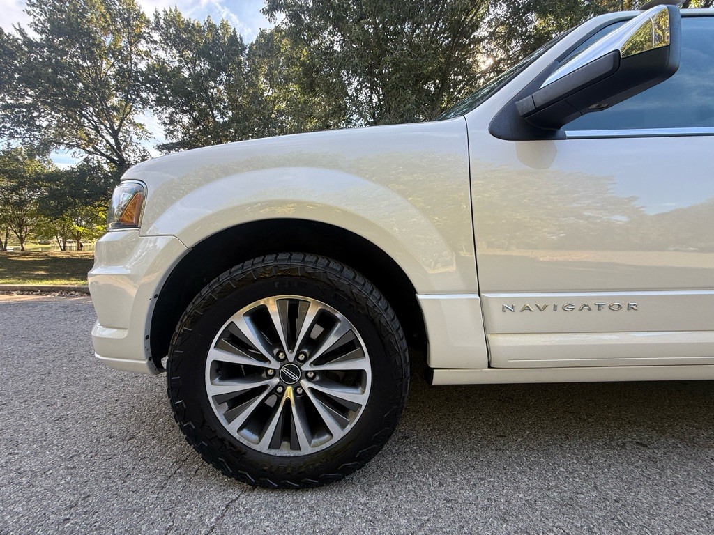 2016 Lincoln Navigator Image 26
