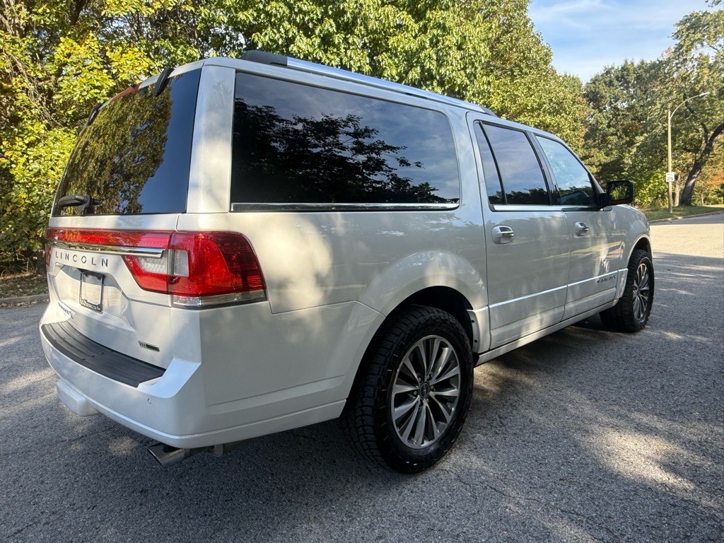 2016 Lincoln Navigator Image 27