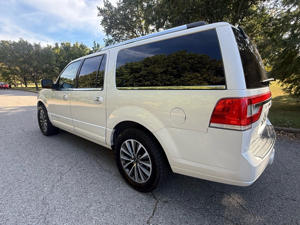 2016 Lincoln Navigator Image 28