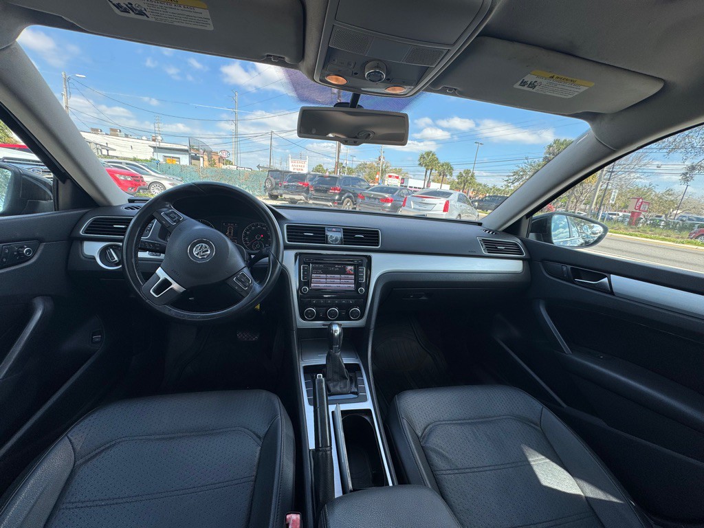 2012 Volkswagen Passat Image 7