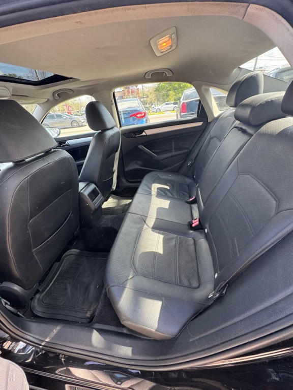 2012 Volkswagen Passat Image 8