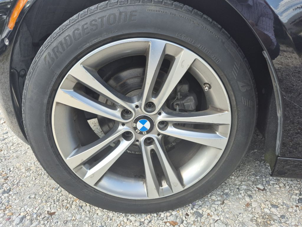 2017 BMW 3 Series Image 22