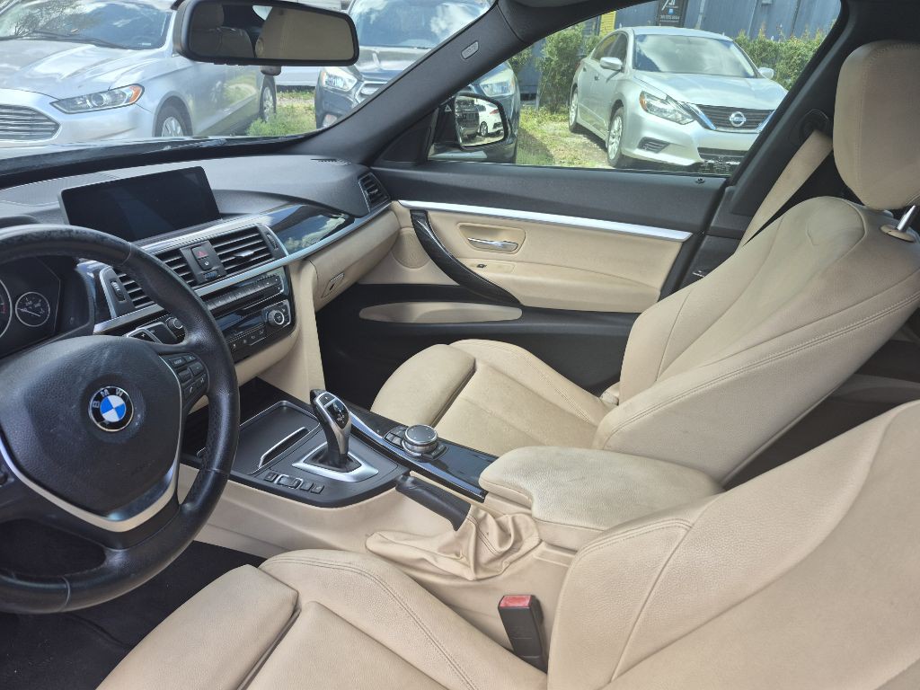2017 BMW 3 Series Image 24