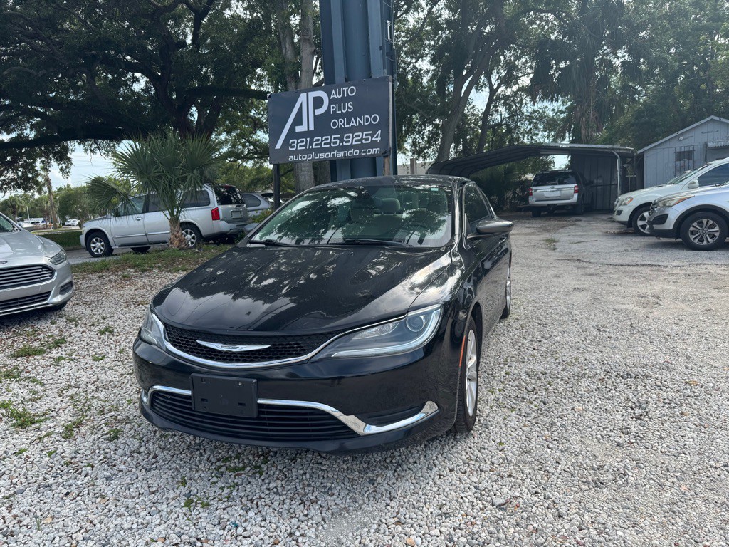 2016 Chrysler 200 Image 1