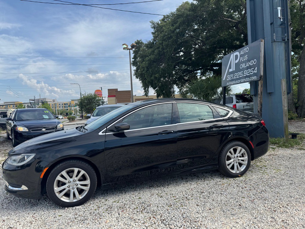 2016 Chrysler 200 Image 3