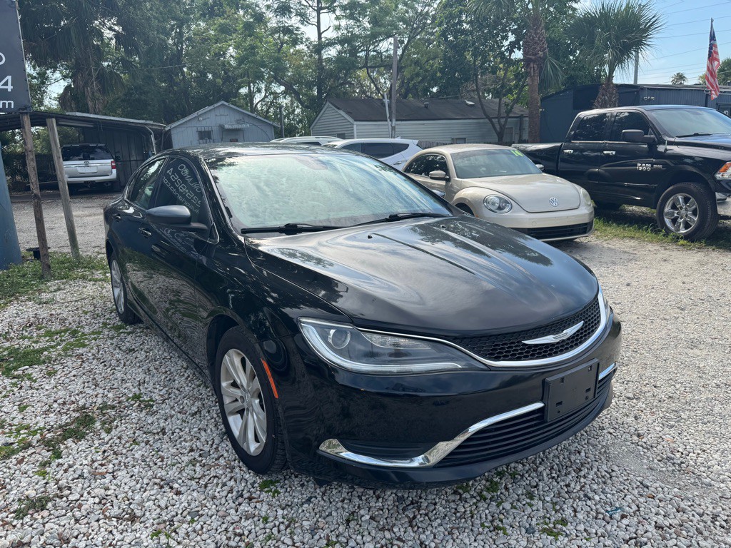 2016 Chrysler 200 Image 4
