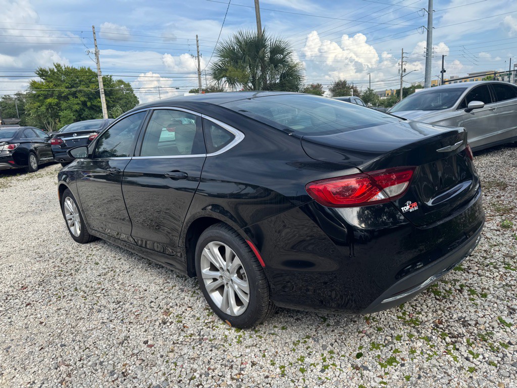 2016 Chrysler 200 Image 5