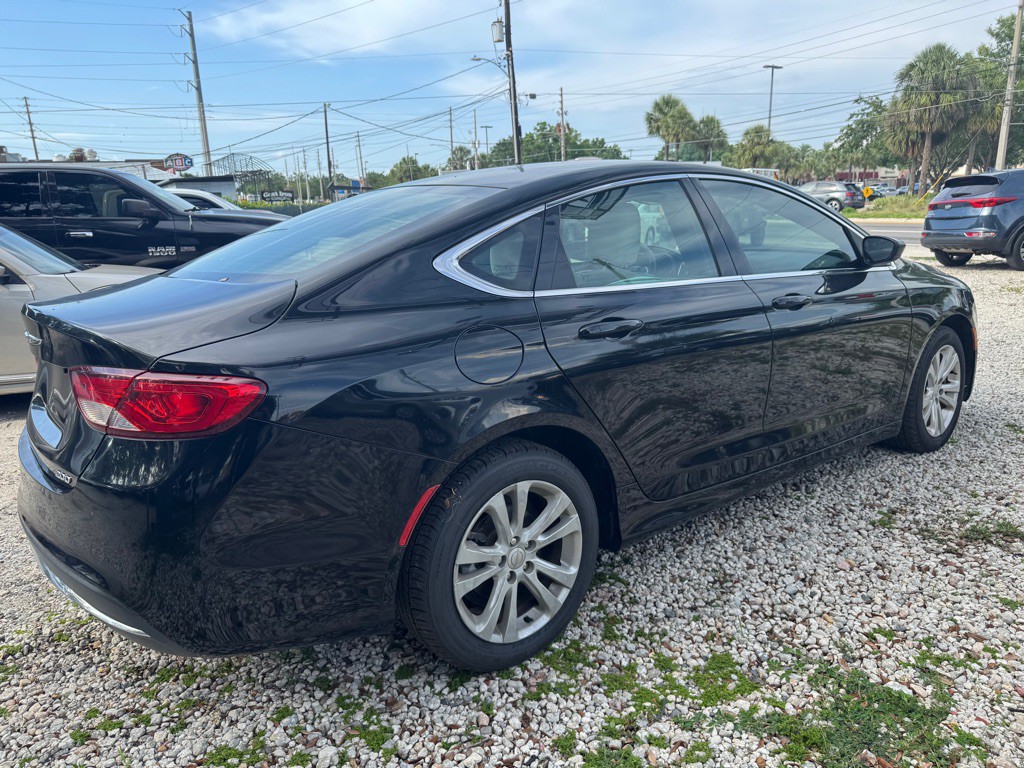2016 Chrysler 200 Image 6