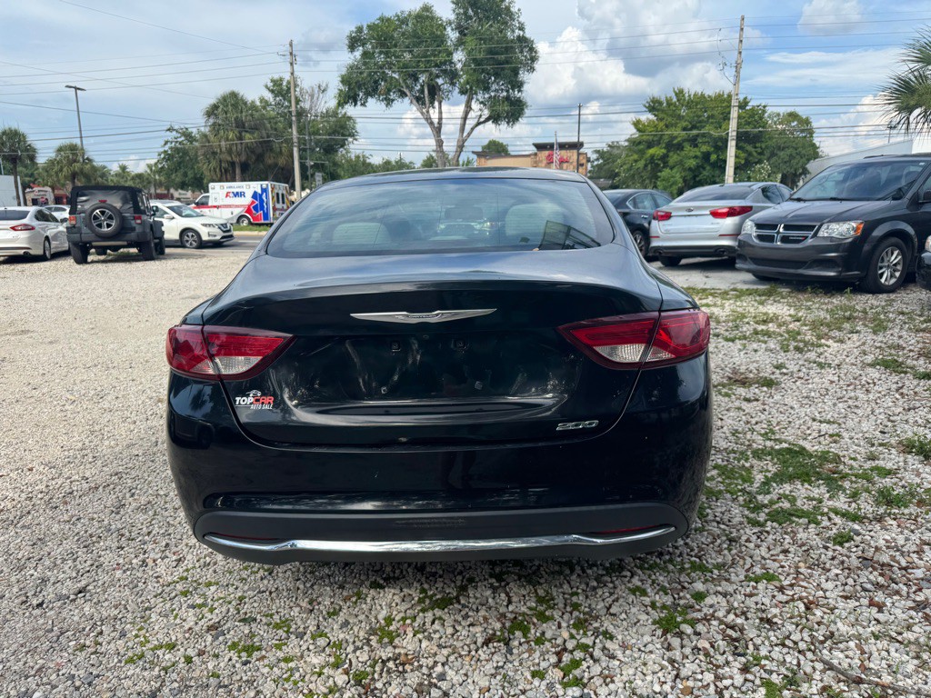 2016 Chrysler 200 Image 7