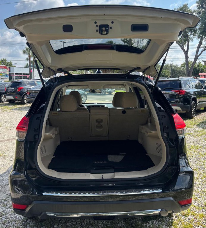 2017 Nissan Rogue Image 12