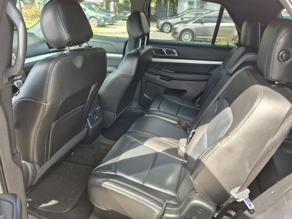 2017 Ford Explorer Image 7