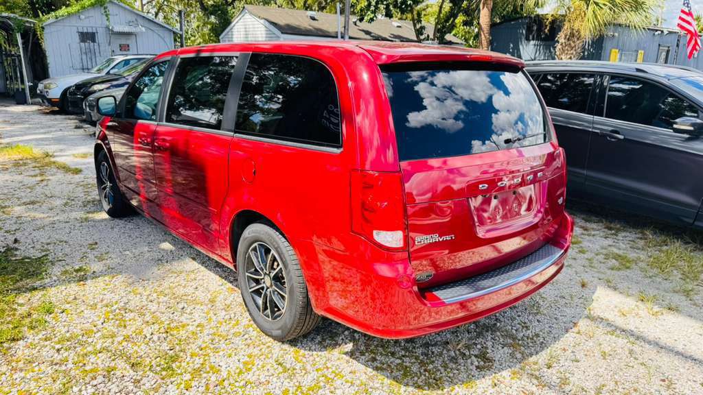 2015 Dodge Grand Caravan Image 2