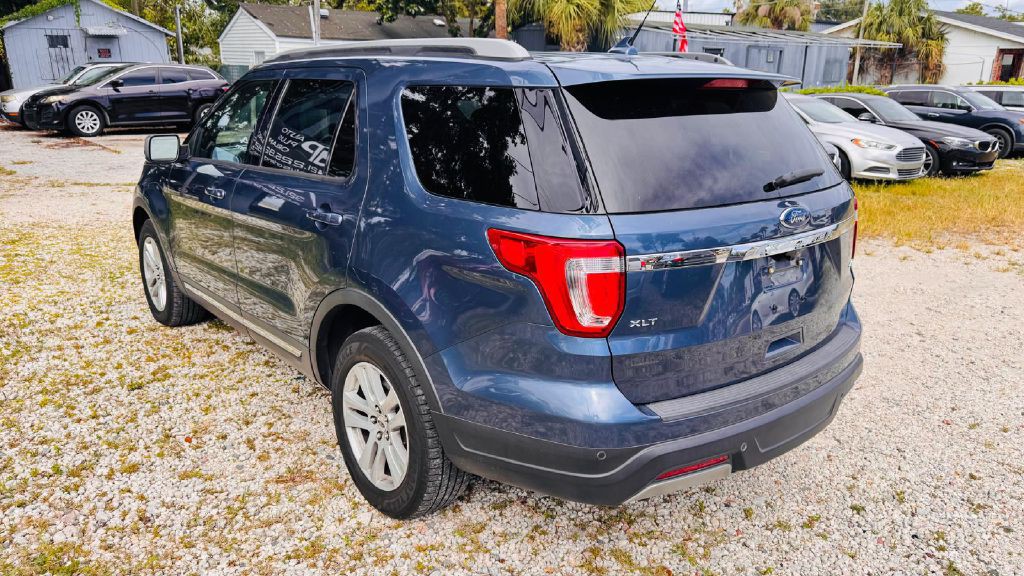 2019 Ford Explorer Image 2