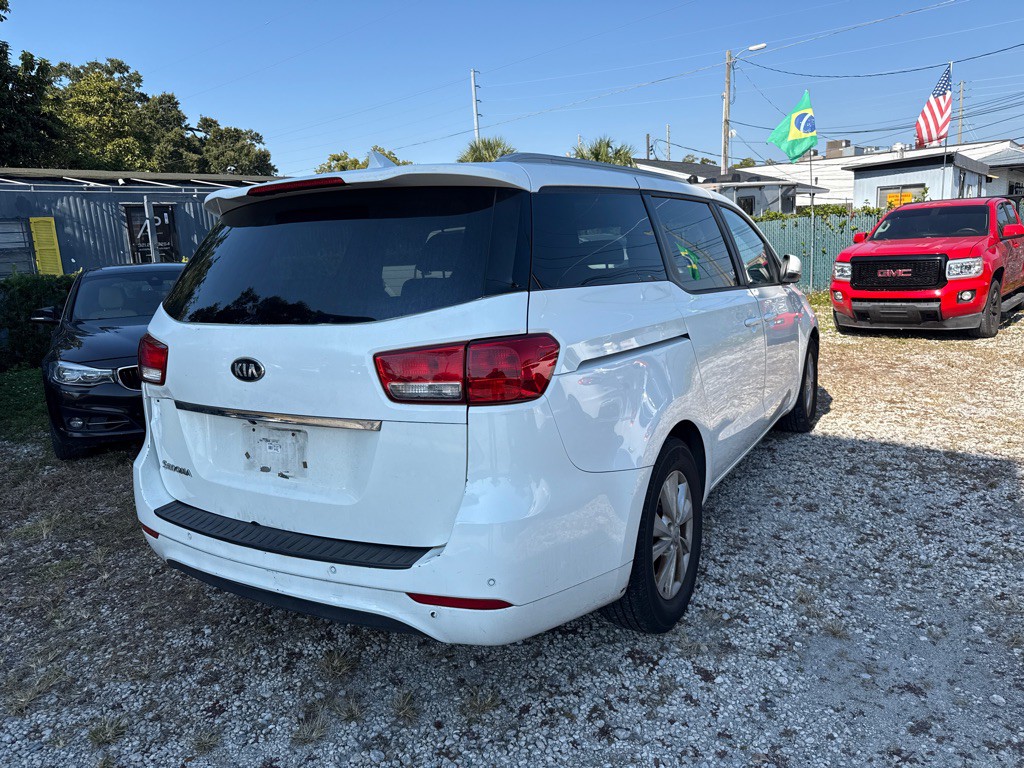 2015 Kia Sedona Image 3