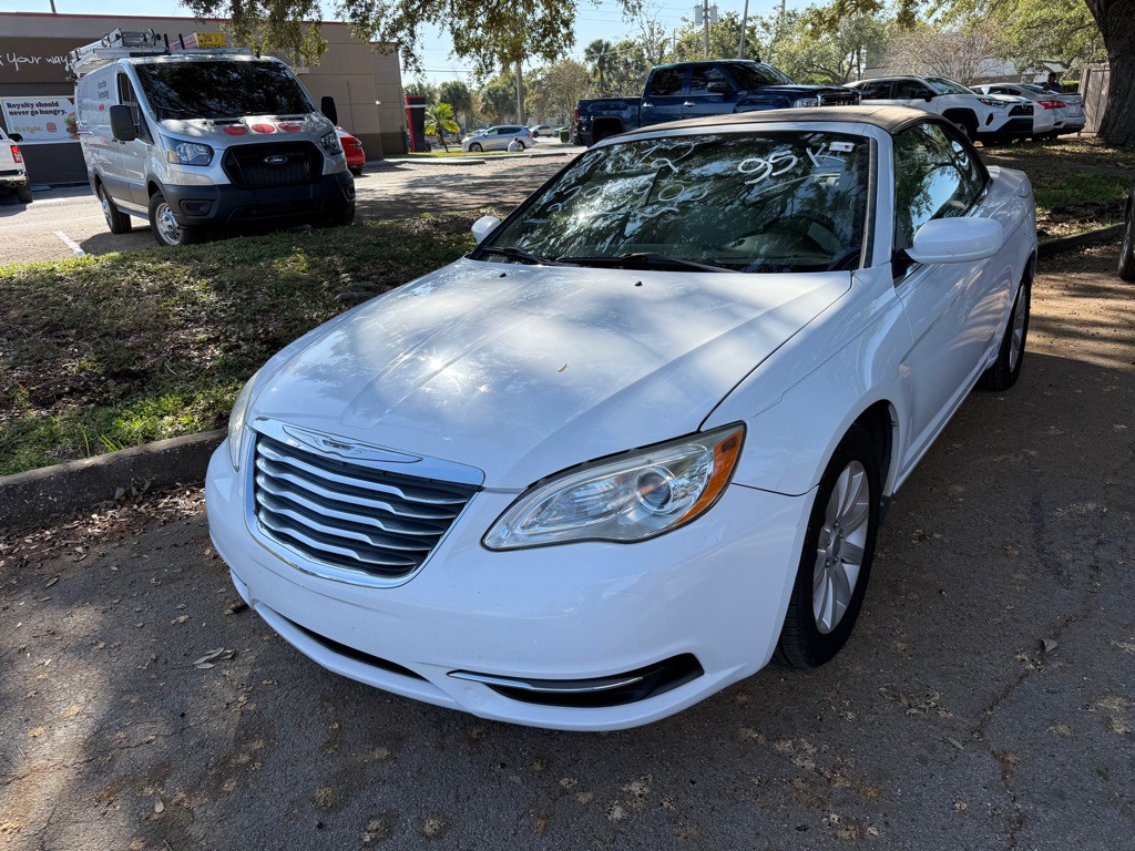 2012 Chrysler 200 Image 1