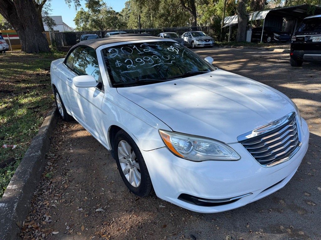 2012 Chrysler 200 Image 4