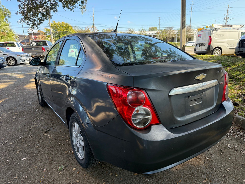 2013 Chevrolet Sonic Image 2