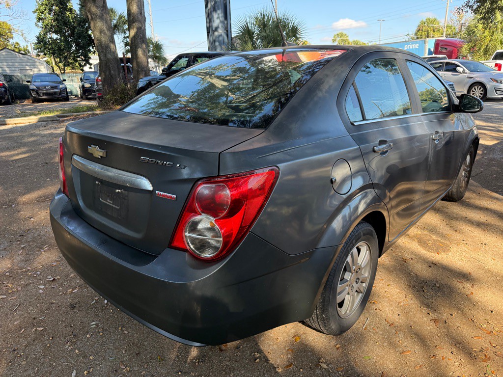 2013 Chevrolet Sonic Image 3