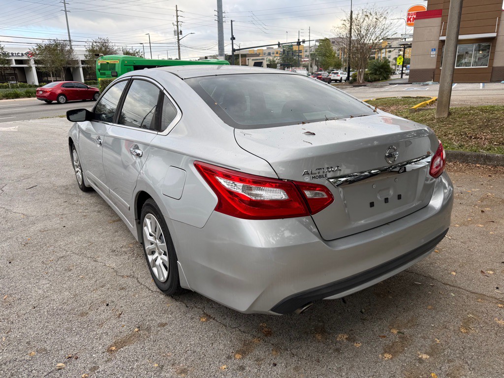 2017 Nissan Altima Image 3
