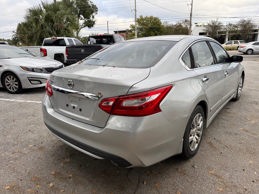 2017 Nissan Altima Image 4