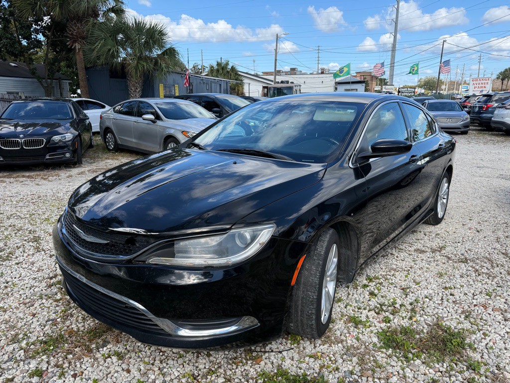 2016 Chrysler 200 Image 1