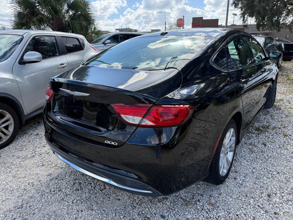 2016 Chrysler 200 Image 3