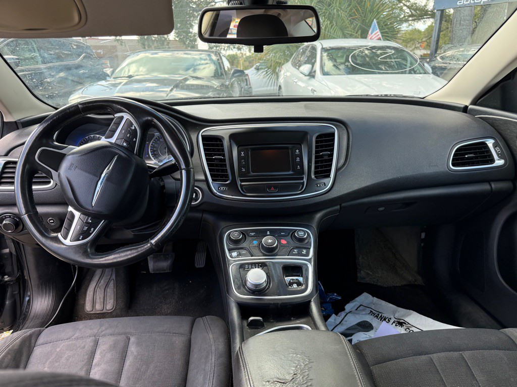 2016 Chrysler 200 Image 7