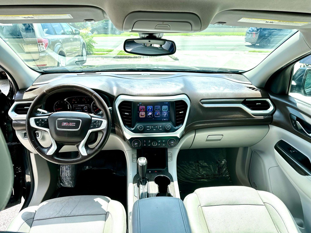 2017 GMC Acadia Image 9