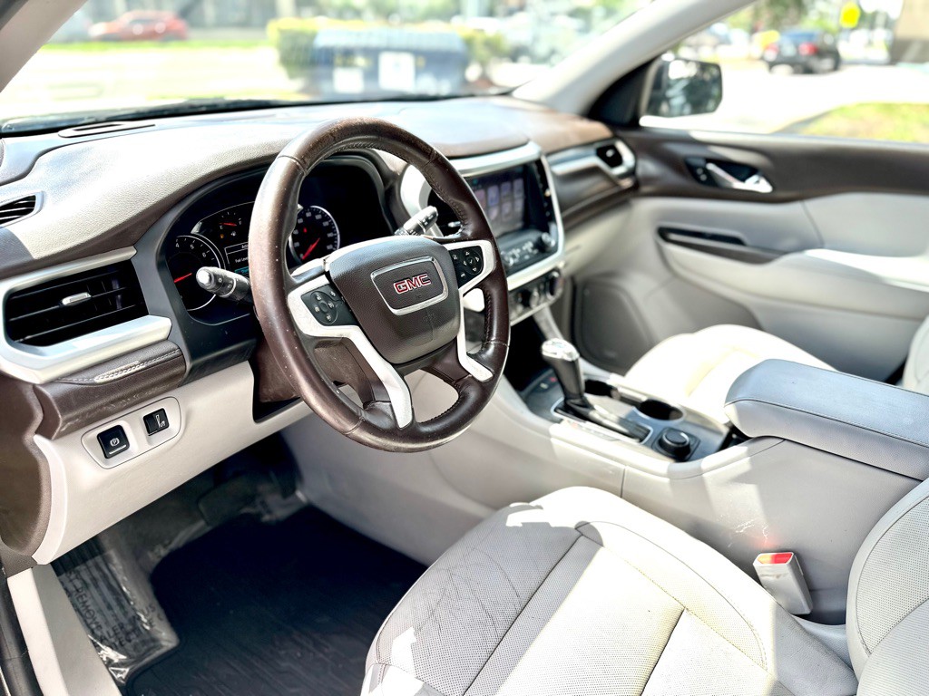 2017 GMC Acadia Image 10