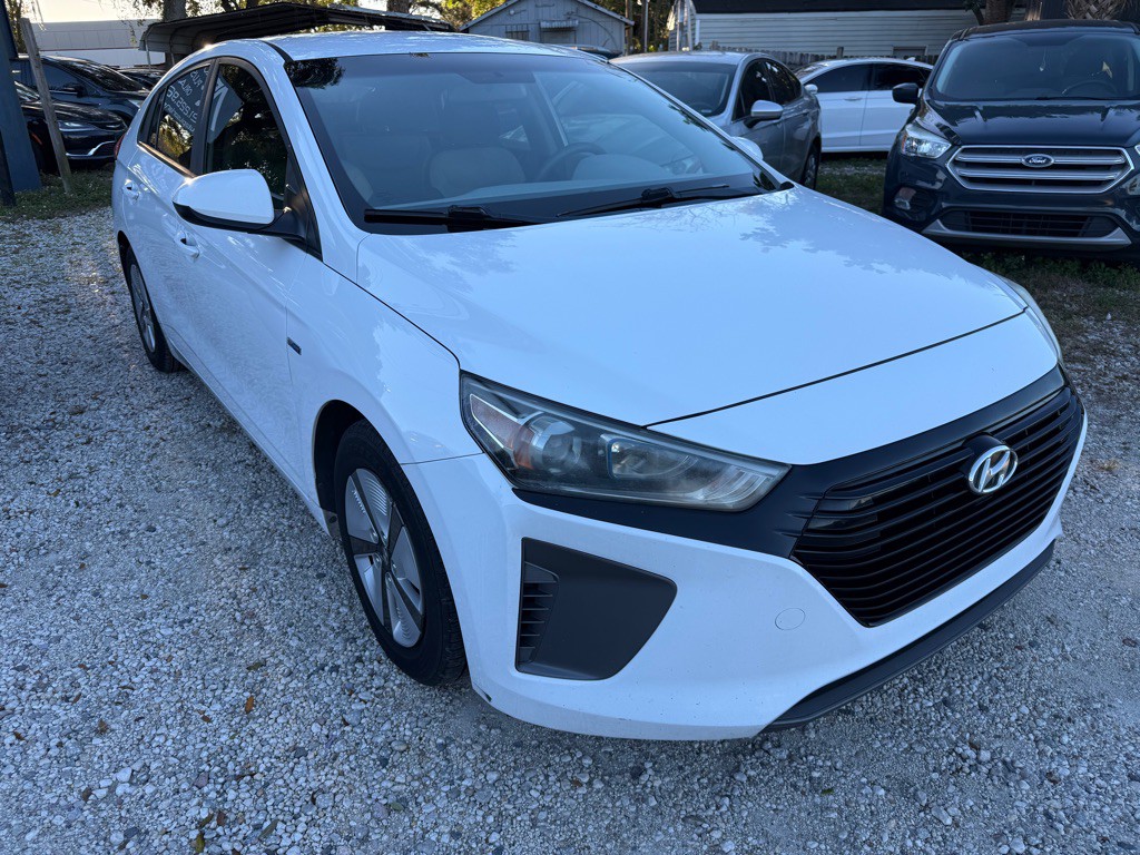 2017 Hyundai Ioniq Image 2