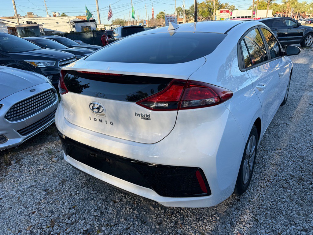 2017 Hyundai Ioniq Image 3