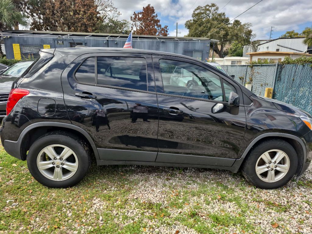 2021 Chevrolet Trax Image 2
