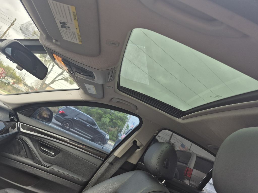 2015 BMW 5 Series Image 16