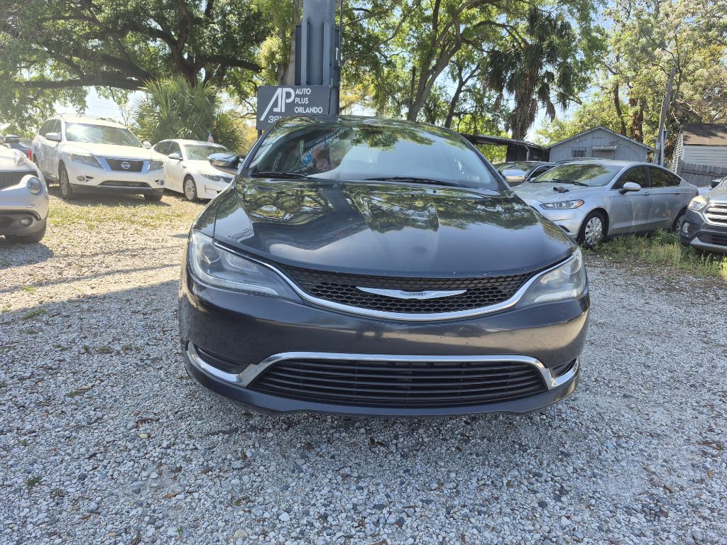 2017 Chrysler 200 Image 2