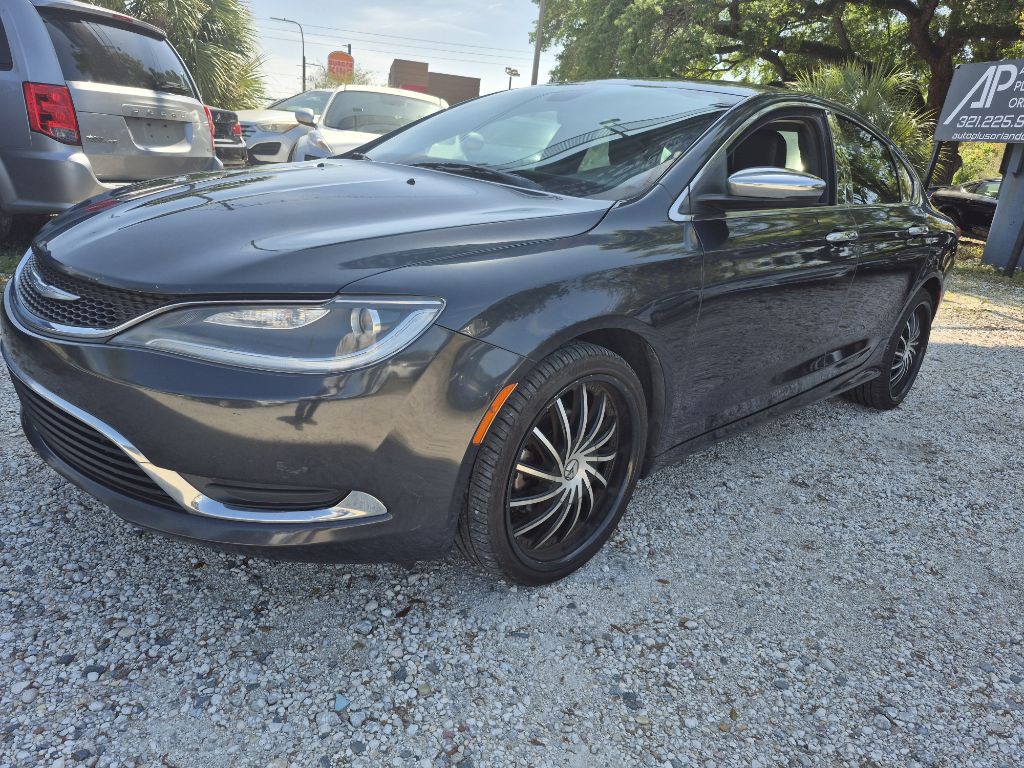 2017 Chrysler 200 Image 3