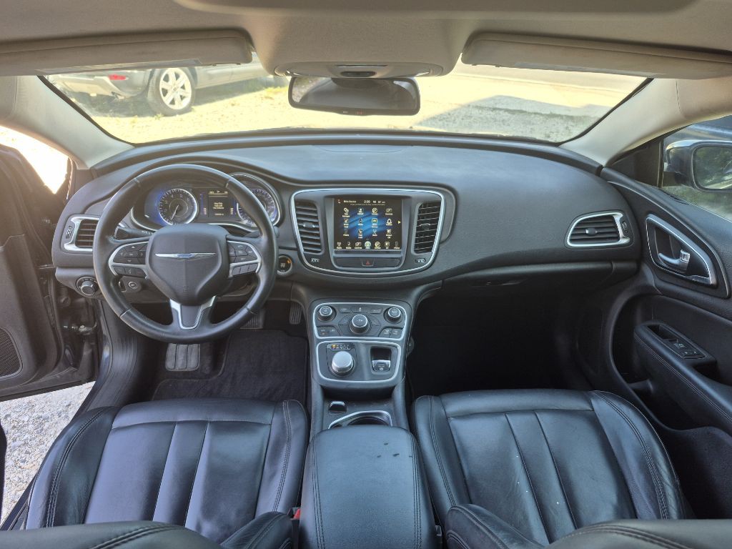 2017 Chrysler 200 Image 7