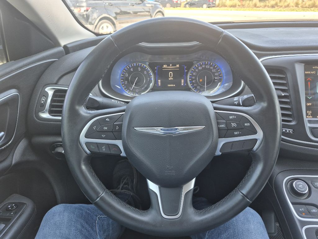 2017 Chrysler 200 Image 11