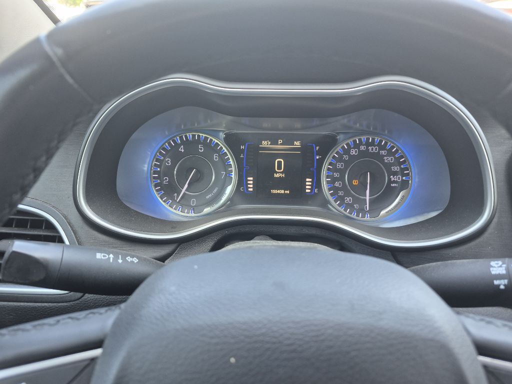 2017 Chrysler 200 Image 14