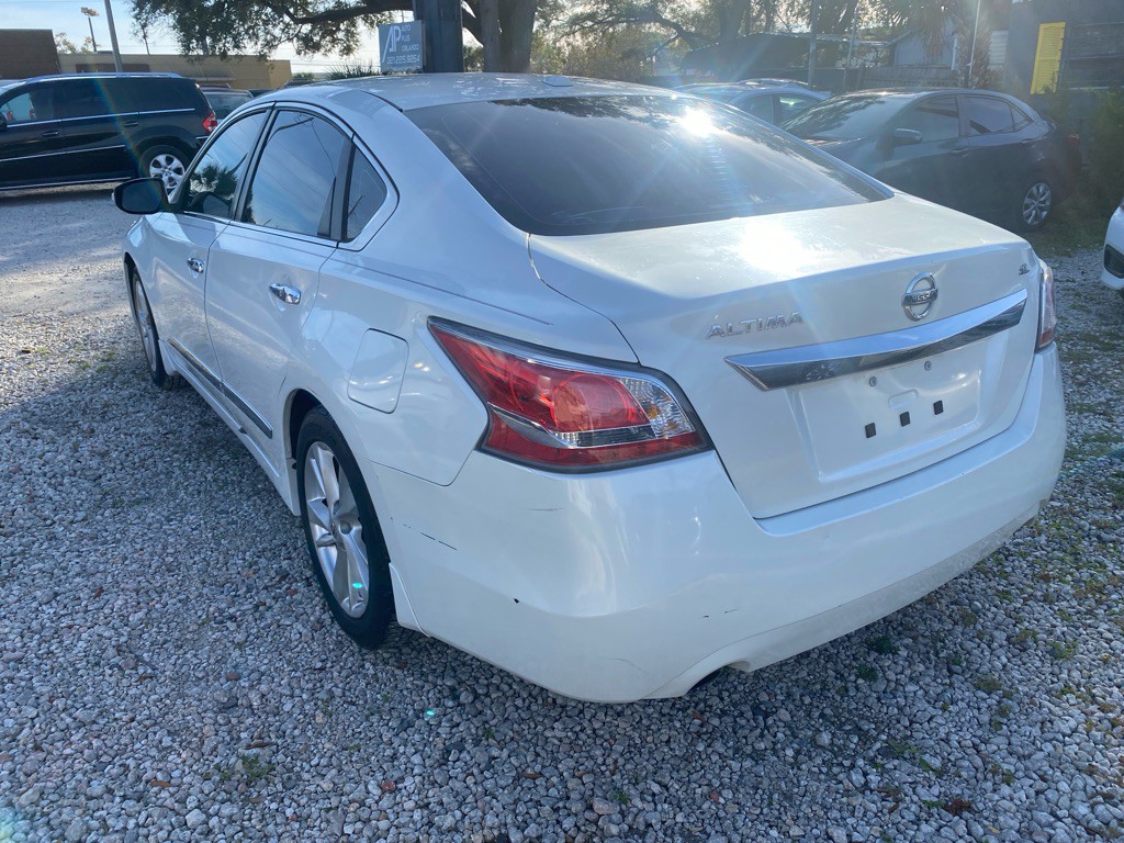 2015 Nissan Altima Image 4