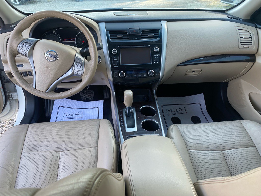 2015 Nissan Altima Image 8