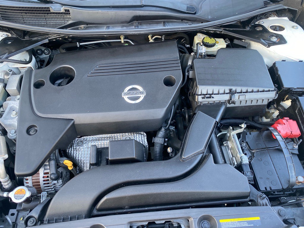 2015 Nissan Altima Image 9