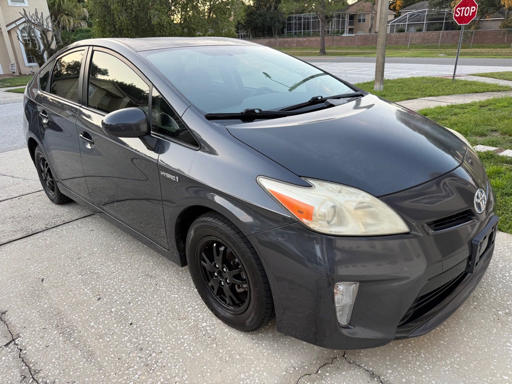 2013 Toyota Prius Image 2