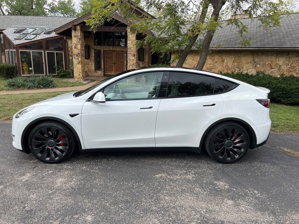 2020 Tesla Model Y Image 2