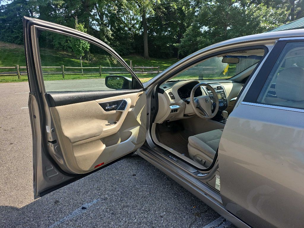 2014 Nissan Altima Image 9