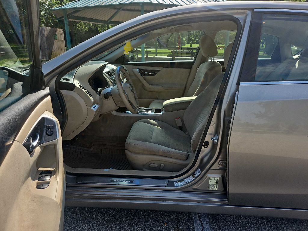 2014 Nissan Altima Image 10