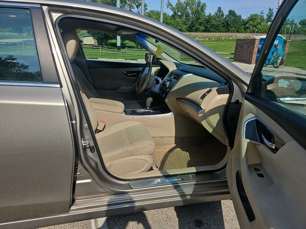 2014 Nissan Altima Image 19