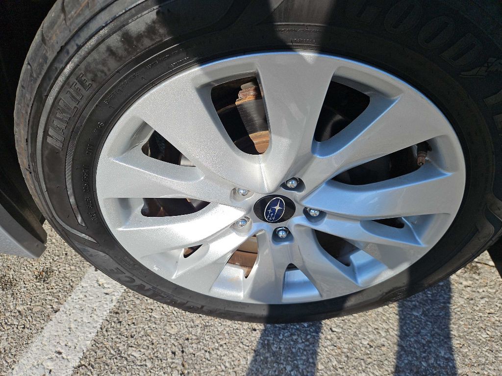 2016 Subaru Legacy Image 9