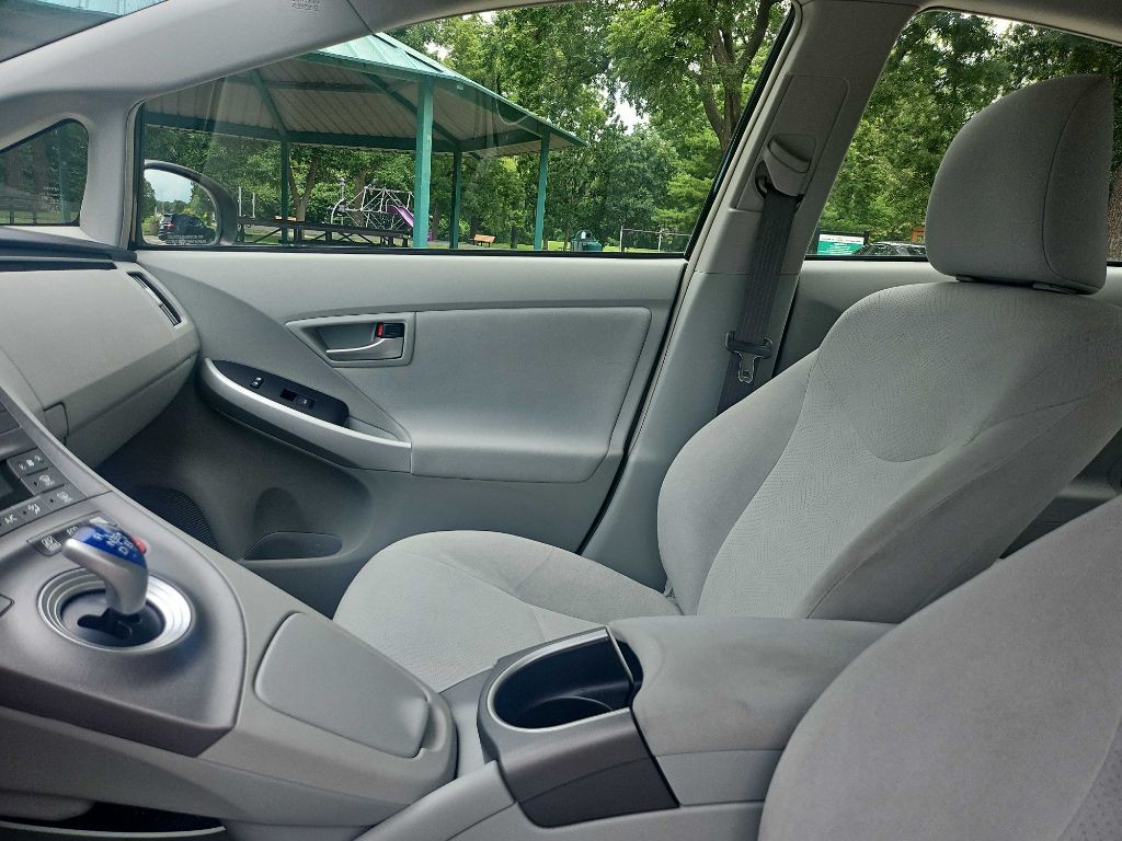 2012 Toyota Prius Image 12