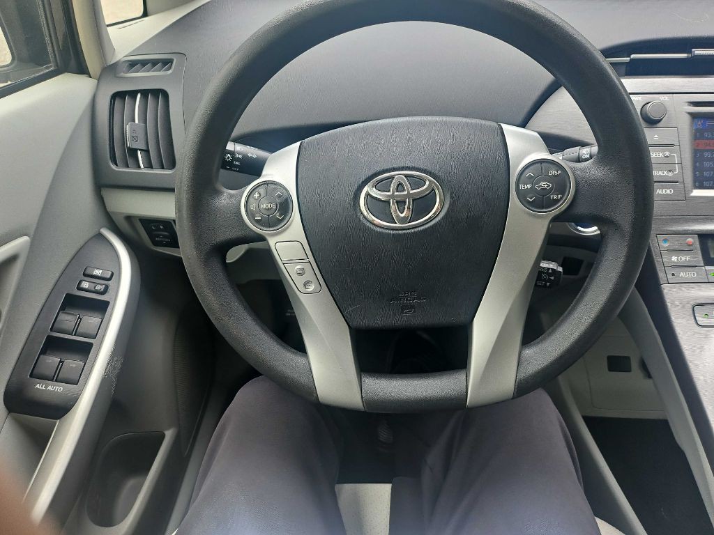 2012 Toyota Prius Image 13