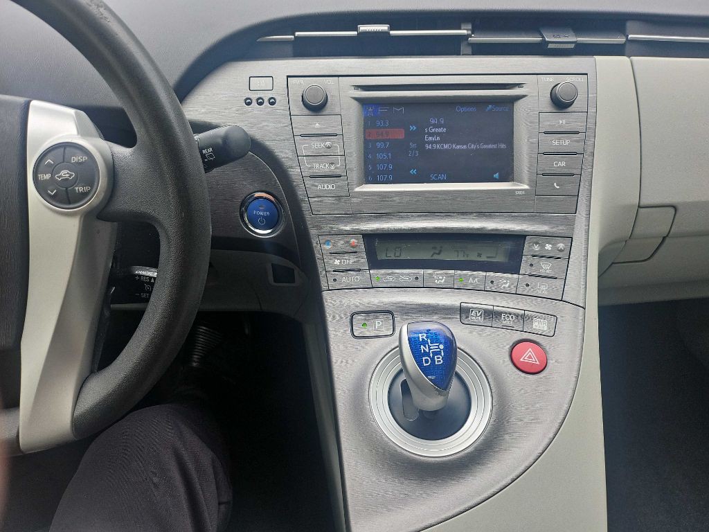 2012 Toyota Prius Image 15